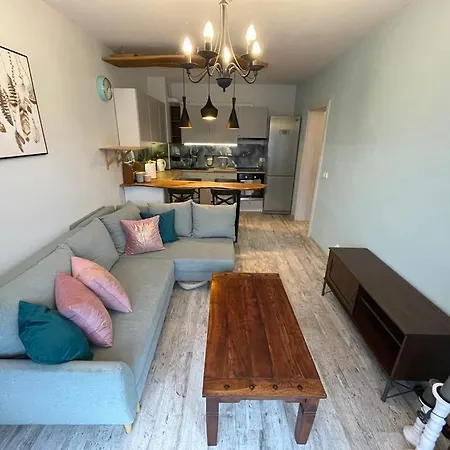 Apartament Z Ogrodem I Parkingiem * Vratislav